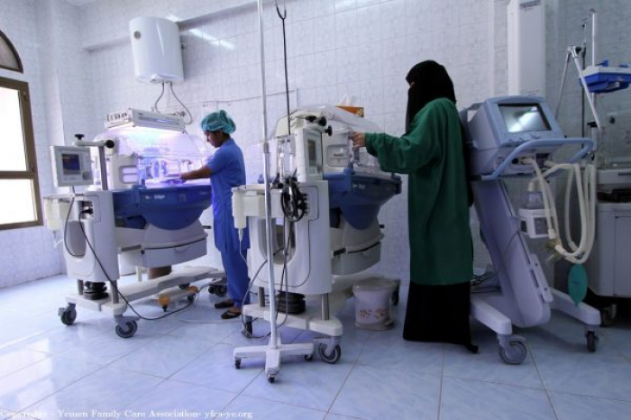 طبيبة في صنعاء تفتح عيادتها "مجاناً" لموظفي الدولة