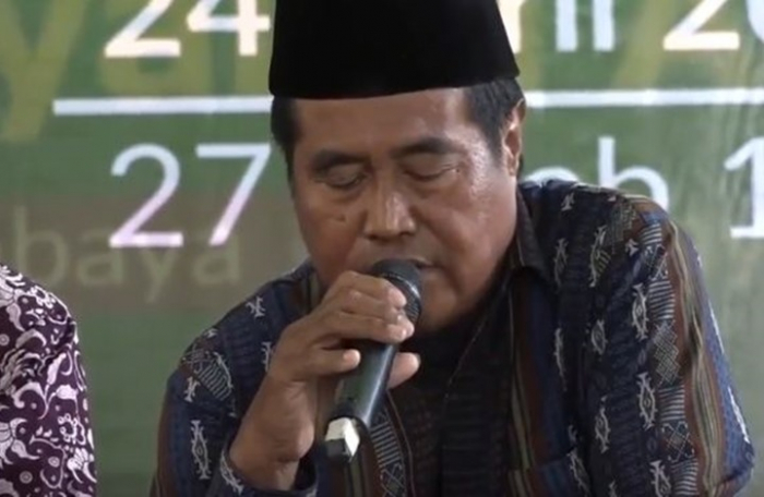 وفاة مقرئ اندونيسي شهير وهو يتلو القرآن على الهواء (فيديو)