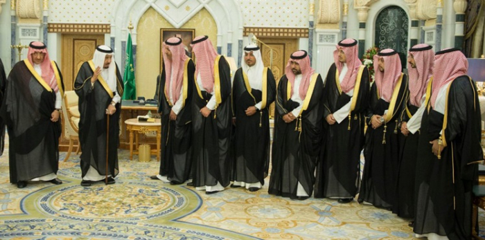 بعد تعيينهم في مناصب قيادية.. أمراء سعوديون شباب يكسرون تقليدًا راسخًا منذ عقود بالمملكة