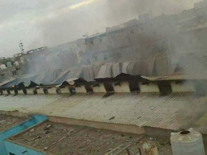 حريق يلتهم مقر "التجمع اليمني للإصلاح" في لحج جنوبي اليمن