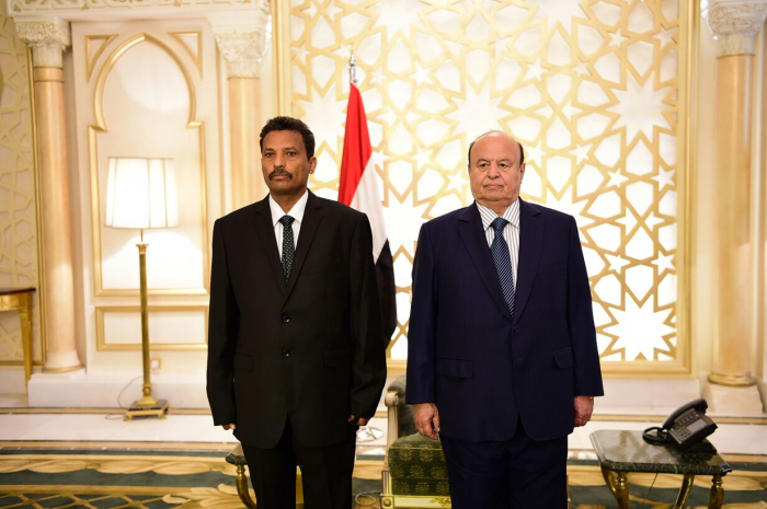 محافظ أبين يؤدي اليمن الدستورية أمام رئيس الجمهورية