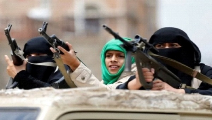 الحوثيون يفتحون معسكرات تدريب للنساء