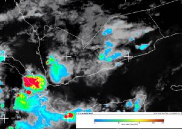 الاقمار الصناعية ترصد جبال من السحب الكثيفة مصحوبة بعواصف رعدية تجتاح اليمن والارصاد يحذّر المواطنين في هذه المناطق (صور)