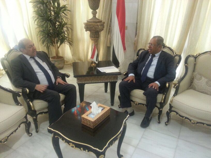 وزير شؤون المغتربين يلتقي بالسفير المصري باليمن