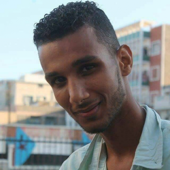 مسلحون متطرفون يمنعون دفن جثمان الناشط أمجد في عدن ويحذرون من الصلاة عليه