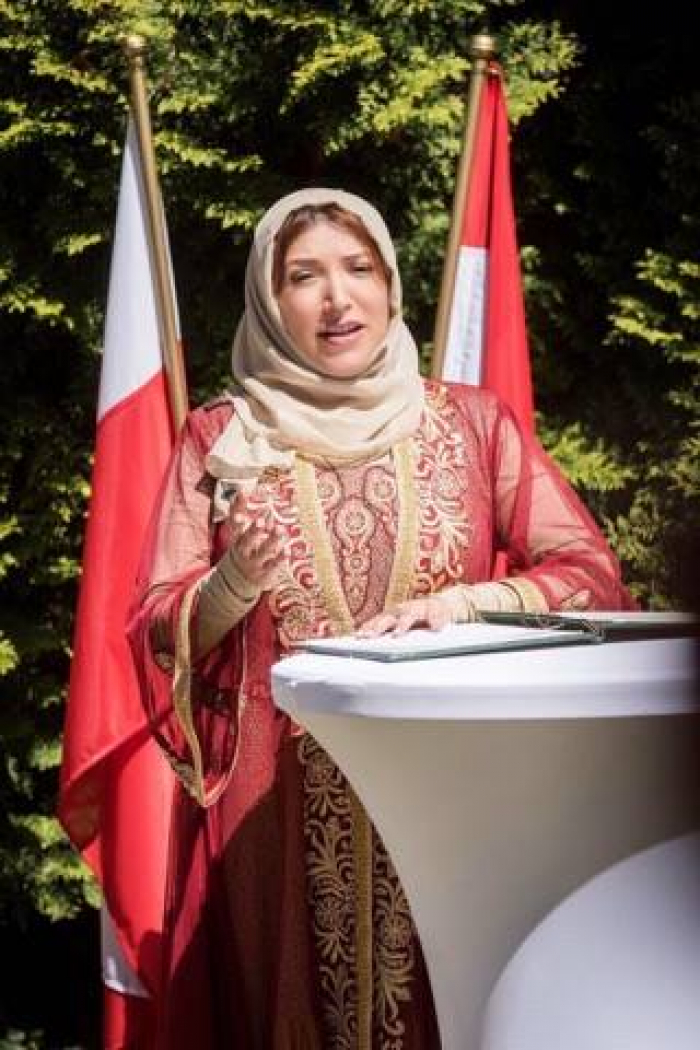 شاهد بالصورة : كيف احتلفت (ميرفت مجلي ) سفيرة اليمن في وارسوا بعد 22مايو