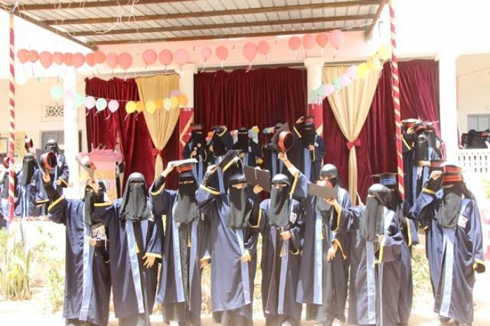 مدرسة عبدالناصر للتعليم الاساسي بنات بسيئون تكرم طالباتها الأوائل بالذهب