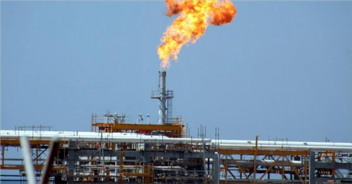 مصافي عدن تضخ 1000 طن متري من مادة البنزين إلى خزانات شركة النفط
