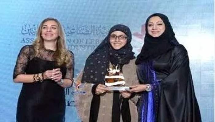 يمنية تفوز بالمركز الأول في مسابقة عربية للتصميم الجرافيكي