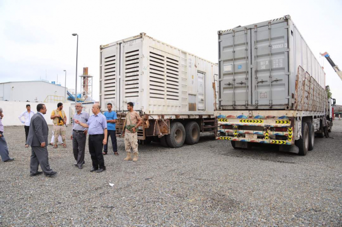 شاهد :بدء تركيب مولدات لانتاج 40 ميجاوات بعدن