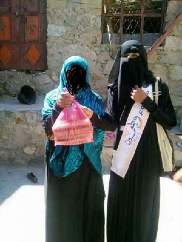 فتاة يمنية تثير غضباً واسعاً في اوساط اليمنيين ومواقع التواصل بهذه الصورة (شاهد)