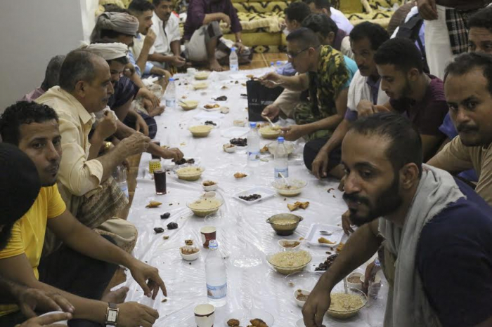 مائدة إفطار ينظمها العيسي تجمع قادة المقاومة الجنوبية في عدن