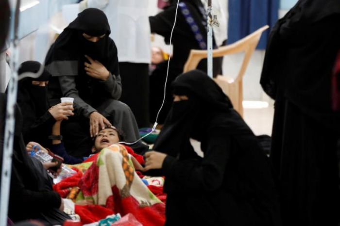 الملك سلمان يوجه باحتواء الكوليرا في اليمن
