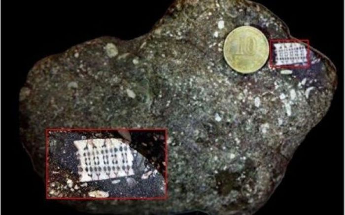 العثور على رقاقة إلكترونية في قلب حجر عمره 250 مليون سنة (صورة)