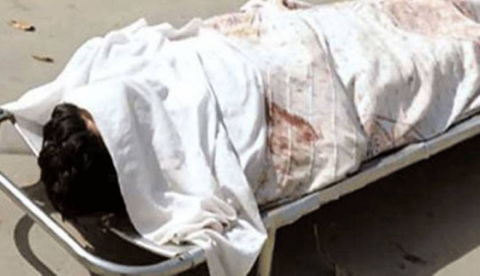 شاهد .. مقتل مسؤول ومرافقه على يد شيخ قبلي نافذ بطريقة بشعة وسط العاصمة صنعاء (صورة)