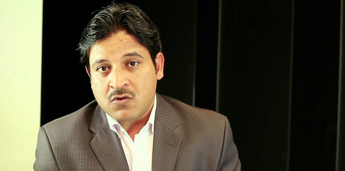 الإعلامي السعودي علي الظفيري يستقيل من قناة الجزيرة