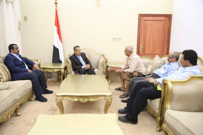 بن دغر يلتقي إدارة "طيران اليمنية" بعد انباء عن توقف مرتقب وكامل لرحلاتها
