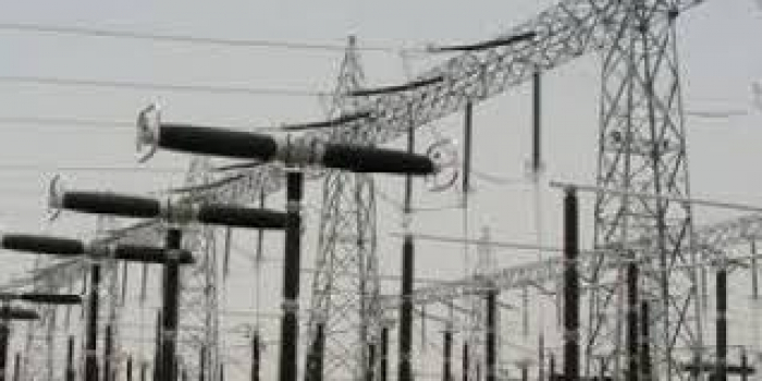 بتوجيهات من رئيس الوزراء: مصافي عدن تنقذ كهرباء المخاء بـ  2000 طن متري  من المازوت