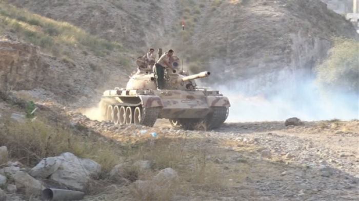إحباط محاولة تسلل غرب تعز ومدفعية الجيش تستهدف دبابة للمليشيا في تبة السلال