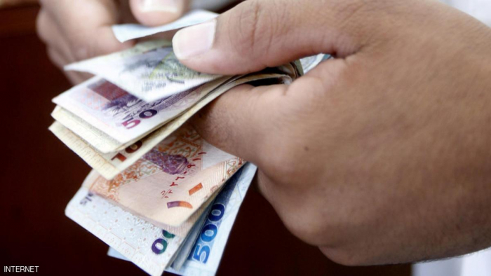 مصرف بريطاني يوقف العمل بالريال القطري