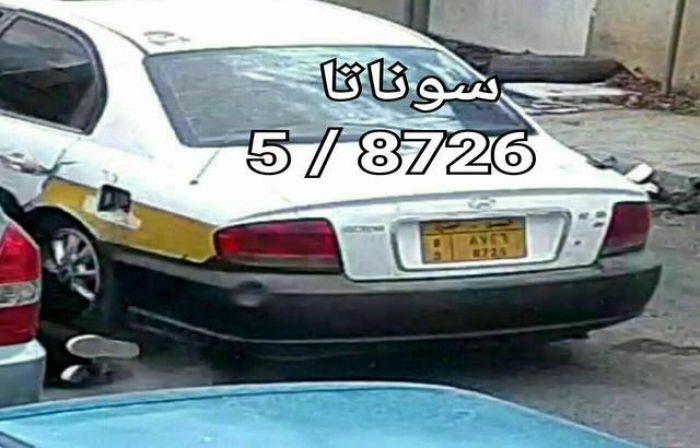 شاهد بالصور.. هذه السيارة تقوم بسرقة حقائب النساء في صنعاء