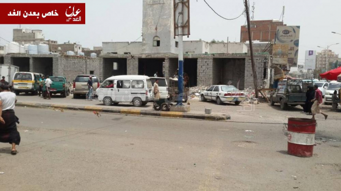 صمت رسمي رهيب : مبنى شرطة الشيخ عثمان يتحول الى محلات تجارية