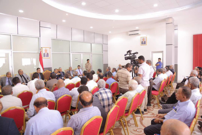 رئيس الوزراء يرأس اجتماعا للحكومة المحلية بعدن لمناقشة الأوضاع الخدمية والأمنية