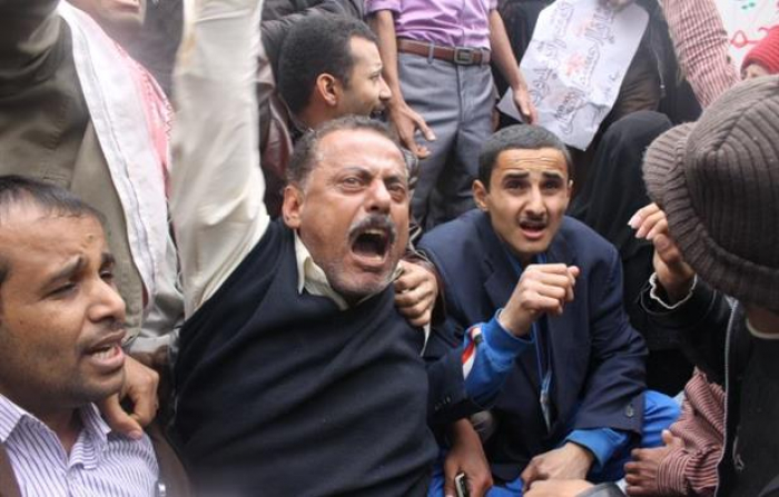 برلماني يمني يقرر الاضراب عن الطعام حتى تصرف حكومة الانقلاب مرتبات الموظفين ؟!