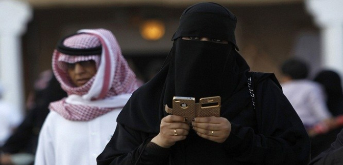 سعودية تختبر وفاء زوجها بالتنكر ومغازلته عبر مواقع التواصل.. وهكذا كانت النتيجة!