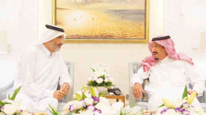 الملك سلمان يستقبل نجل رابع حكام" قطر " بعد ساعات من فتح منفذ"سلوى" الحدودي