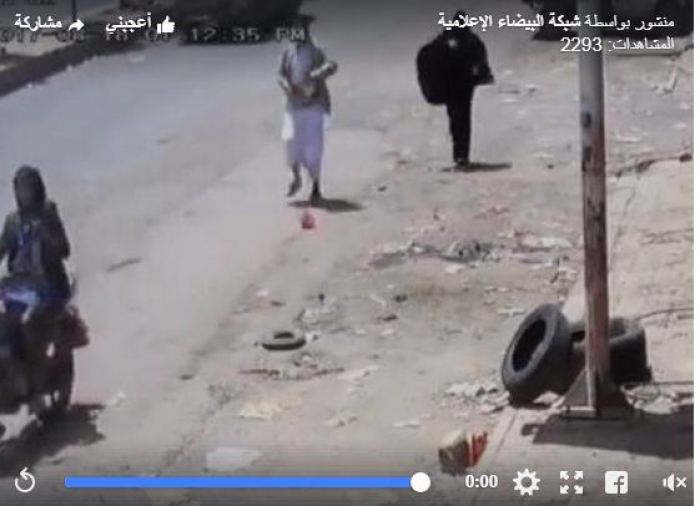 شاهد بالفيديو.. تصرف مثير لمرأة عقب سرقة سائق دراجة لجنبية زوجها في صنعاء