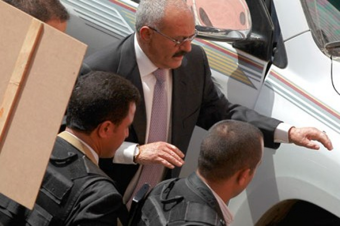 مصدر: صالح يغادر العاصمة صنعاء بمساعدة القبائل