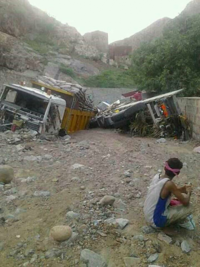 بالصور : سيول تقتل وتصيب 18مواطنا وتجرف سياراتهم بين تعز ولحج