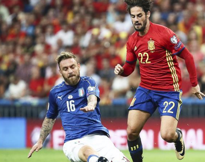 نجم برشلونة يرفض المقارنة بين إيسكو وإنييستا
