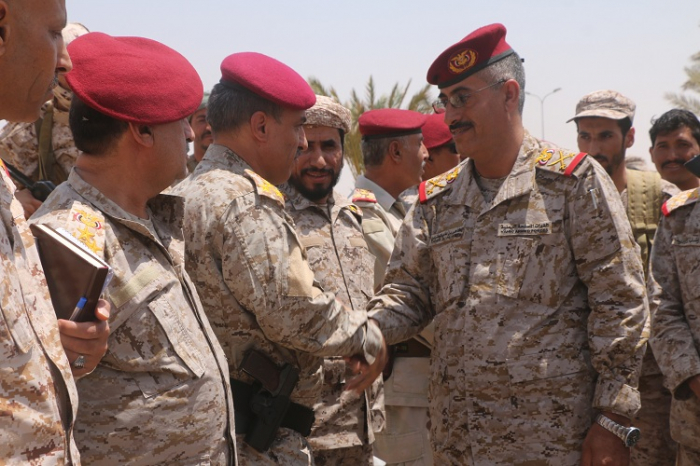 خصروف الجيش الوطني : قوات الحرس الجمهوري ستسحق الحوثيين والشرعية ترحب بالمنشقين