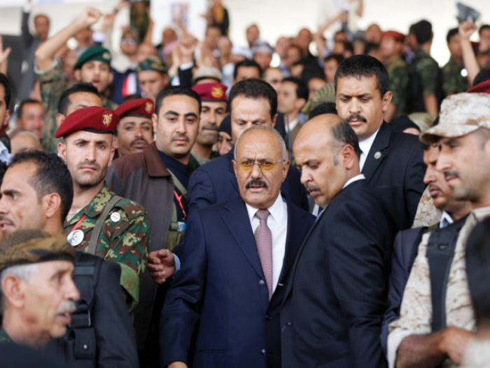 مصادر عسكرية بالحرس الجمهوري تكشف معلومات صادمة عن الأسلحة النوعية التي استحوذ عليها الحوثيين من مخازن "الحرس " وأسباب تصعيدهم ضد "صالح "(تفاصيل )