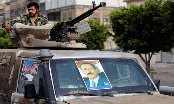 عكاظ : تجدد المواجهات بين الحوثيين وموالين لصالح في صنعاء وسقوط عشرات القتلى والجرحى