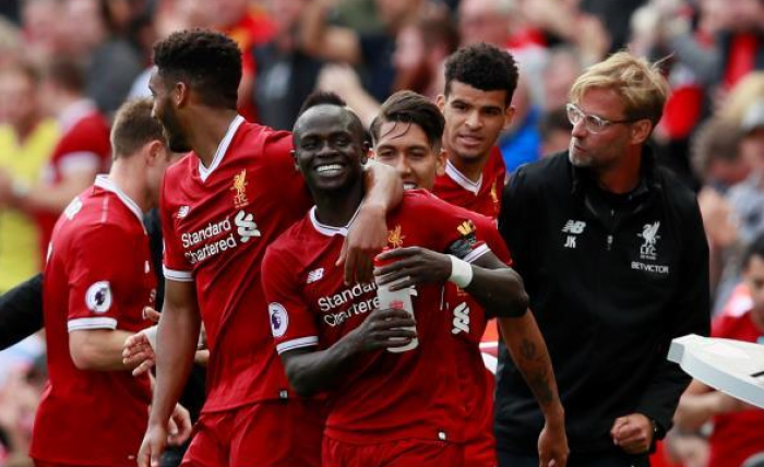 أسطورة مانشستر يونايتد يسخر من ليفربول