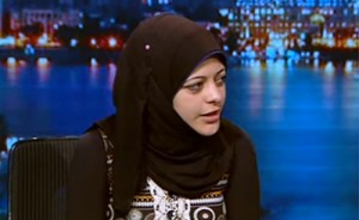 بالفيديو.. فتاة تمثل جريمة قتل أمها لضرتها في مصر