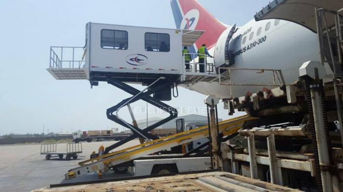 بالصور : الخطوط الجوية اليمنية تحدث معداتها لمواكبة التطوير :بعد وصول المعدات والآليات الجديدة للخدمات الارضية مطار عدن سيشهد نقلة نوعية في تحسين خدماتها