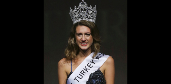 تجريد ملكة جمال تركيا من اللقب لتعاطفها مع الانقلاب الفاشل