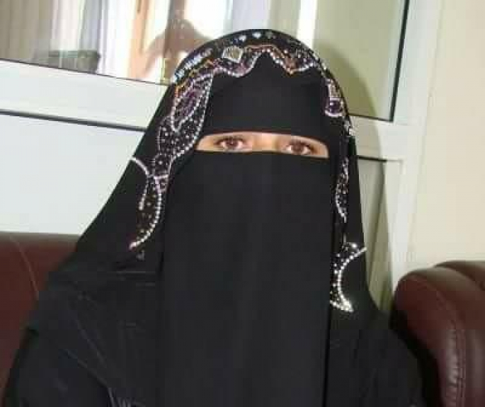اطقم مسلحة تقتحم منزل شاعرة المخلوع صالح (سبأ الجهراني ) بعد ساعات من اقتحام منزل الخوذاني "صورة"