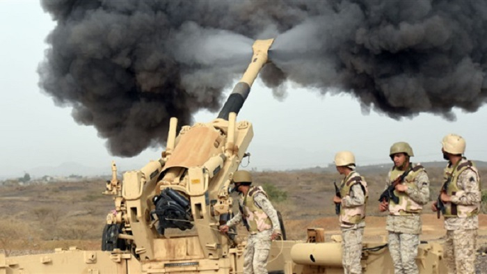 شاهد "فيديو".. معركة حامية الوطيس بين الجيش والمليشيات الحوثية على الحدود اليمنية - السعودية