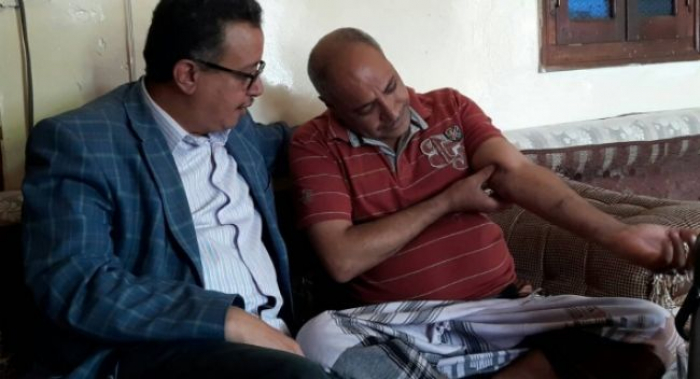 الحوثيون يتهمون الصحفي "الخوداني" بالتورط بجرائم تضر بالمجتمع وأجهزتهم تلاحقه للقبض عليه