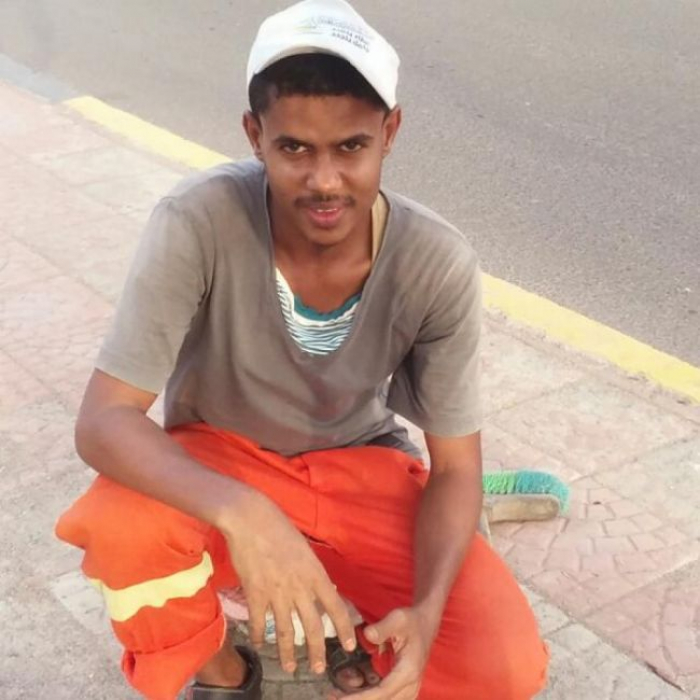"عامل نظافة " من العاصمة عدن يحصل على البكالوريوس بتفوق ويتطلع لنيل الماجستير (حوار وصور)