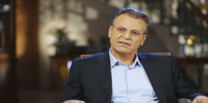 مذيع قناة الجزيرة جمال ريان يواجه سخرية واسعة بسبب “أصوله الخليجية” (فيديو)