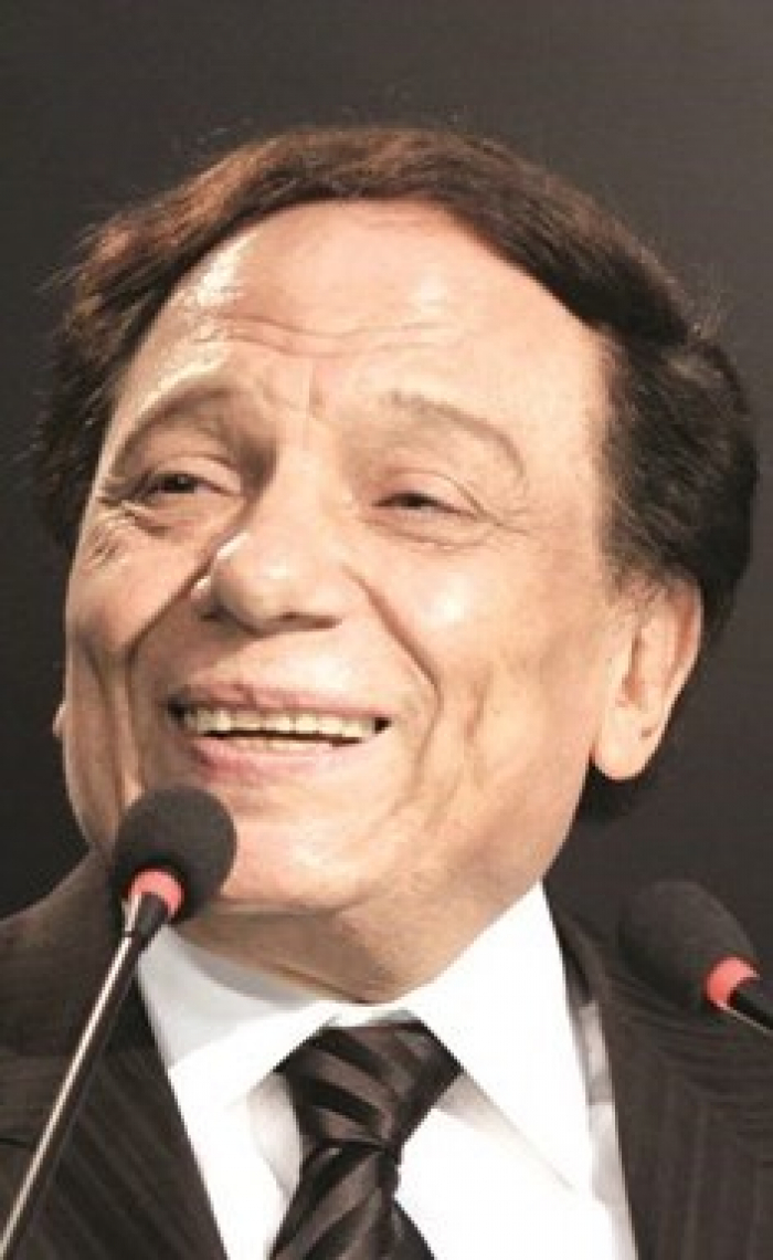 أشرف زكي يكشف حقيقة وفاة عادل إمام