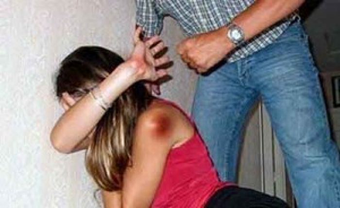 بالفيديو.. فتاة مصرية تفضح والدها "المدُمن" ..وما كشفته صادم جداً!