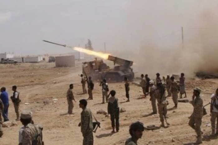 استسلام قائد كتيبة و 49 عنصرًا من الحوثيين أمام الجيش اليمنى بصنعاء