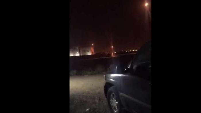 شاهد ثلاثة مقاطع فيديو.. الحوثيون يستهدفون مطار الملك خالد في الرياض بصاروخ باليستي
